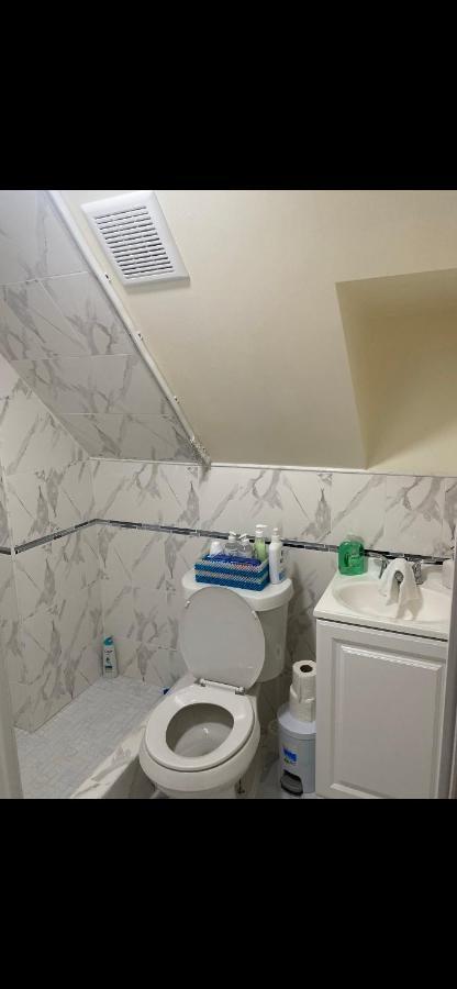 Newly Renovated One Bedroom Shared Cheerful In The Heart Of Queens Accommodatie bij particulieren *